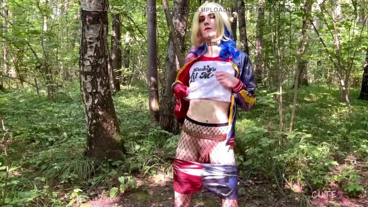 HD Harley Quinn stripped on public Video